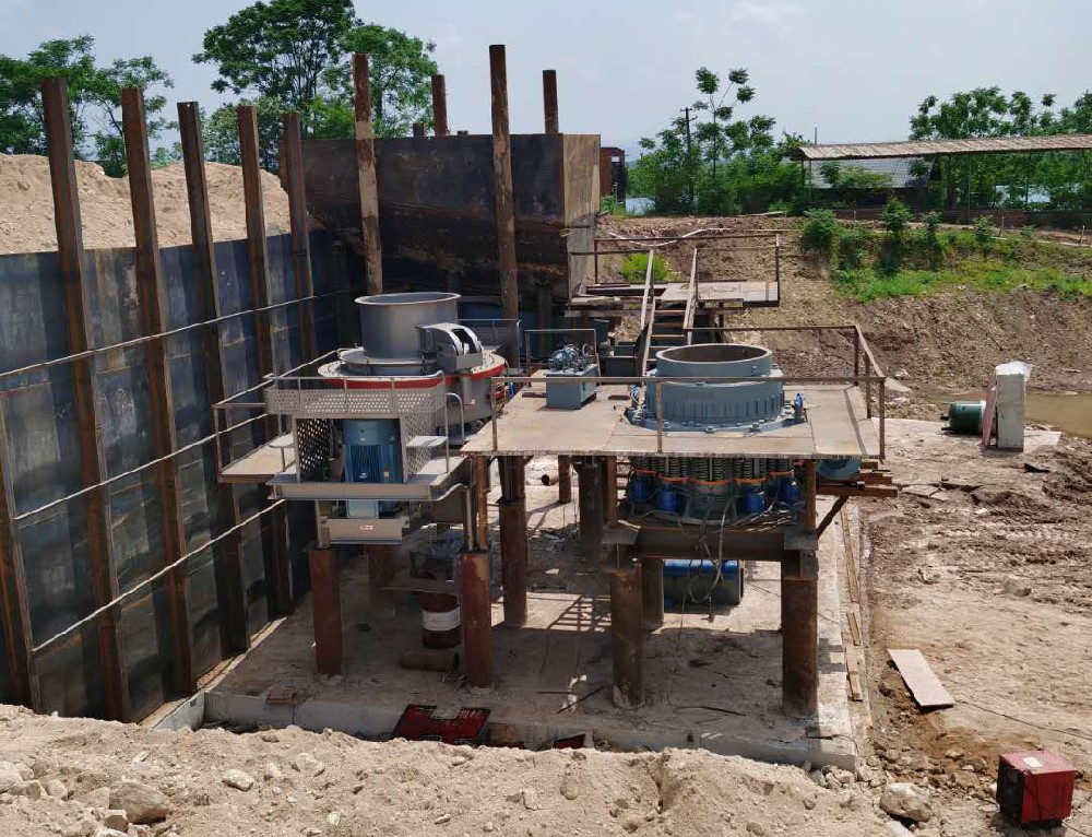 江西九江中升矿山承建的石料线生产现场